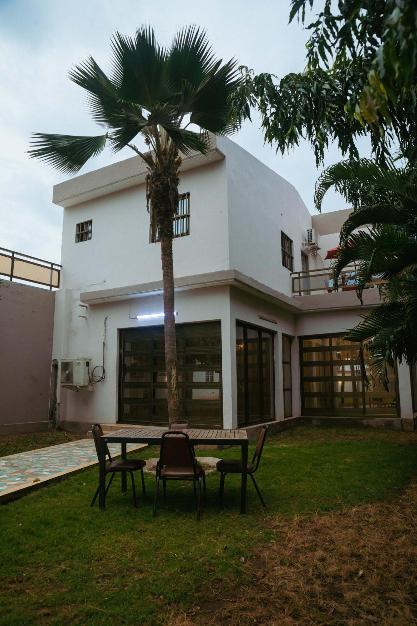 Studio Residence Condominium لومي المظهر الخارجي الصورة