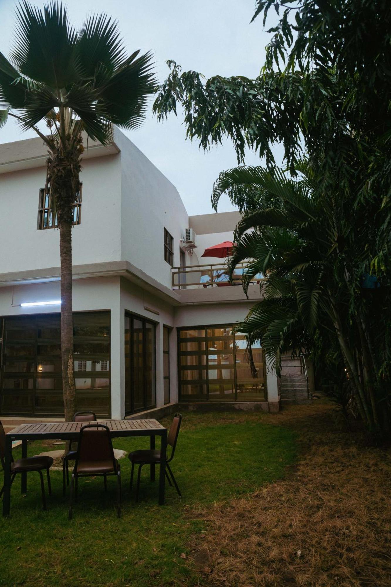 Studio Residence Condominium لومي المظهر الخارجي الصورة